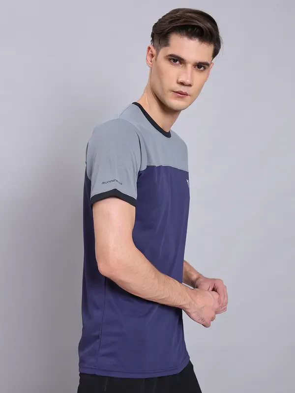 Men Colorblock Slim Fit Crew Neck T-shirt with TECHNO COOL+ - Image 4