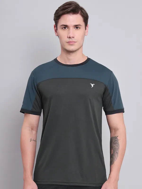Men Colorblock Slim Fit Crew Neck T-shirt with TECHNO COOL+ - Image 2