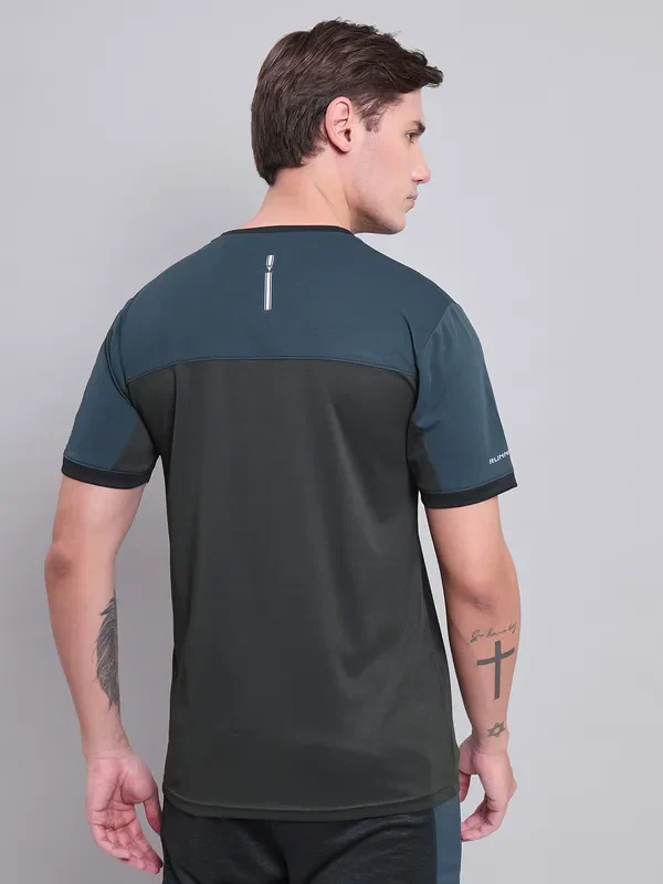 Men Colorblock Slim Fit Crew Neck T-shirt with TECHNO COOL+ - Image 3