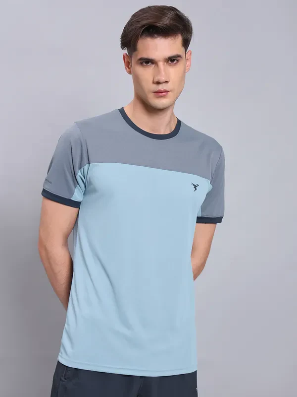 Men Colorblock Slim Fit Crew Neck T-shirt with TECHNO COOL+ - Image 2