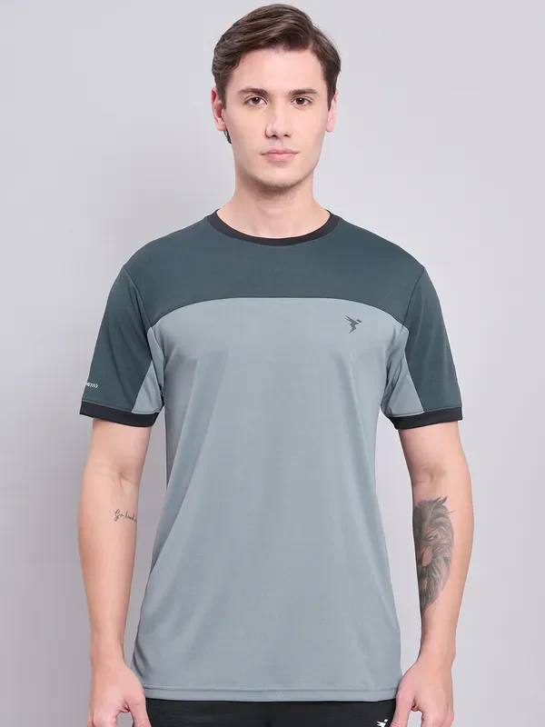 Men Colorblock Slim Fit Crew Neck T-shirt with TECHNO COOL+ - Image 2