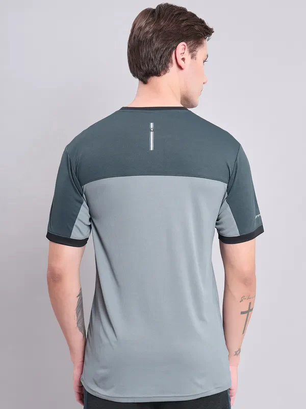 Men Colorblock Slim Fit Crew Neck T-shirt with TECHNO COOL+ - Image 3