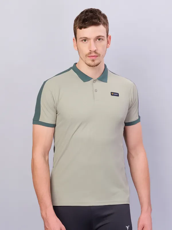 Men Colorblock Slim Fit Polo T-shirt with MATPIQ