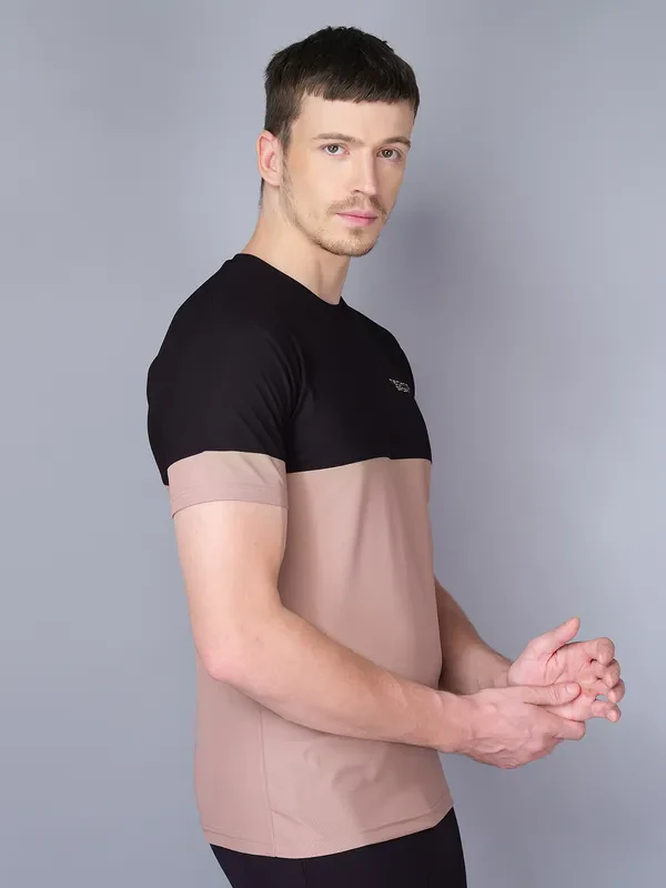 Men Colorblock Slim Fit Crew Neck T-shirt with TECHNO GUARD - Image 5