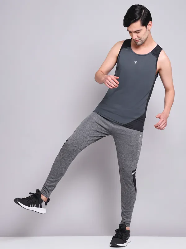 Men Colorblock Slim Fit Scoop Neck Innerwear Vest with TECHNO COOL+