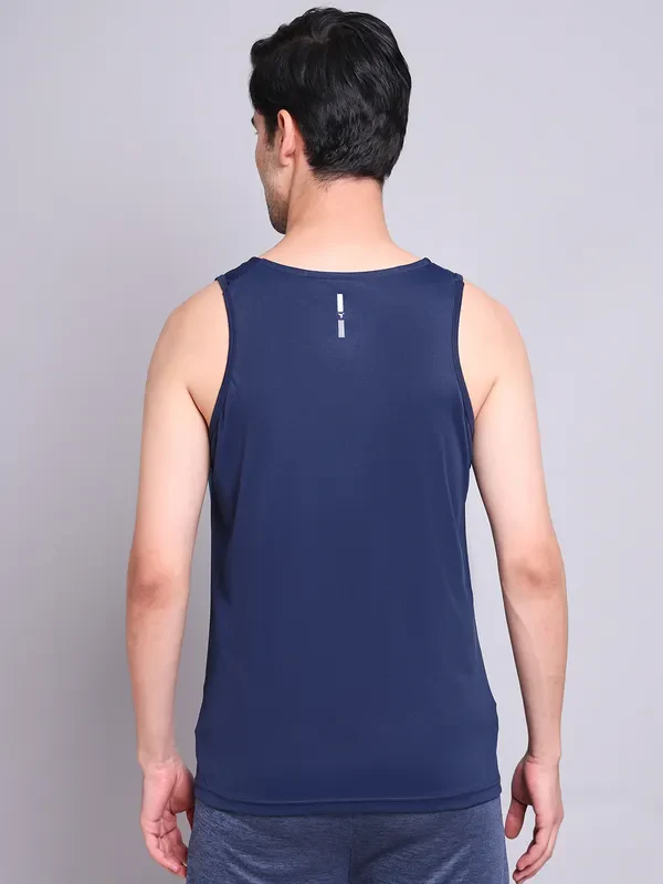 Men Colorblock Slim Fit Scoop Neck Innerwear Vest with TECHNO COOL+ - Image 3