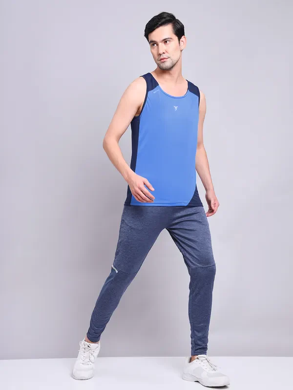 Men Colorblock Slim Fit Scoop Neck Innerwear Vest with TECHNO COOL+ - Image 4