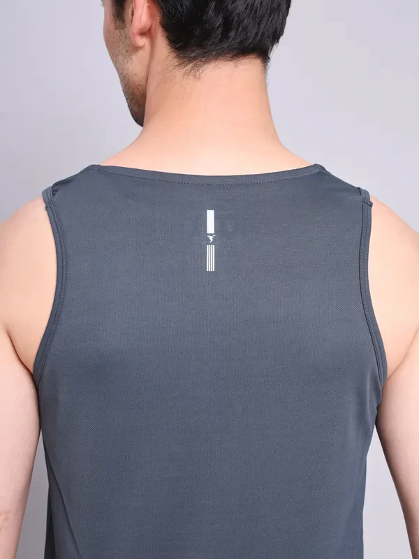Men Colorblock Slim Fit Scoop Neck Innerwear Vest with TECHNO COOL+ - Image 6