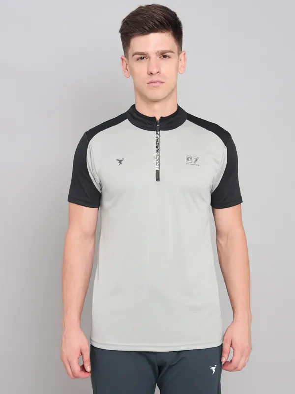 Men Colorblock Slim Fit Mock Neck T-shirt with TECHNO COOL+