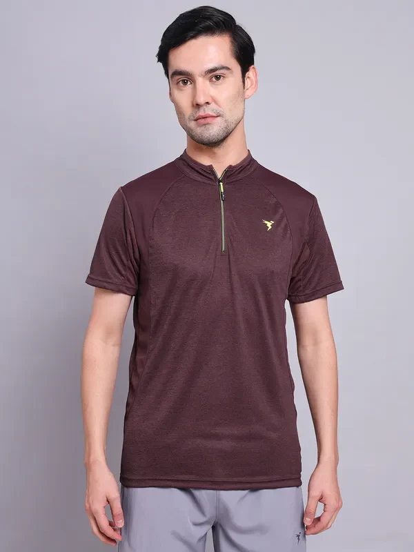 Men Melange Slim Fit Mock Neck T-shirt with TECHNO COOL+