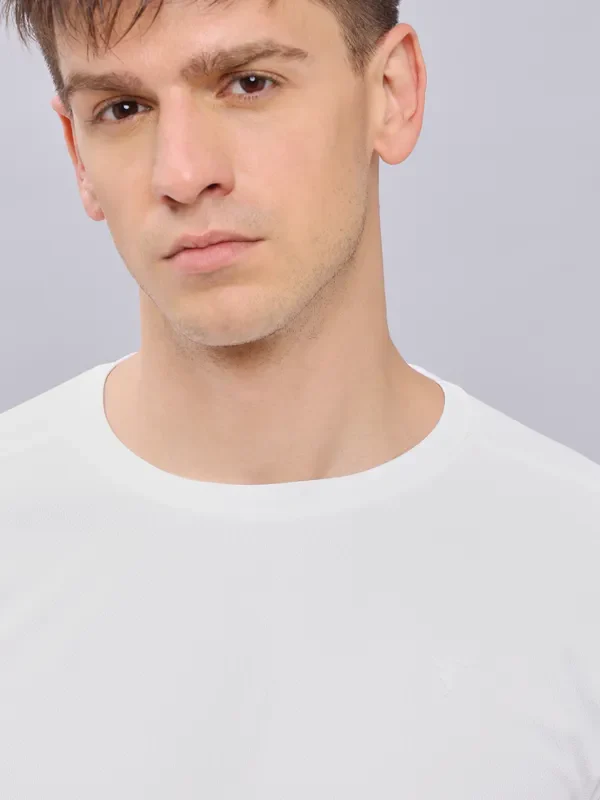 Men Solid Slim Fit Crew Neck T-shirt with TECHNO COOL+ - Image 2