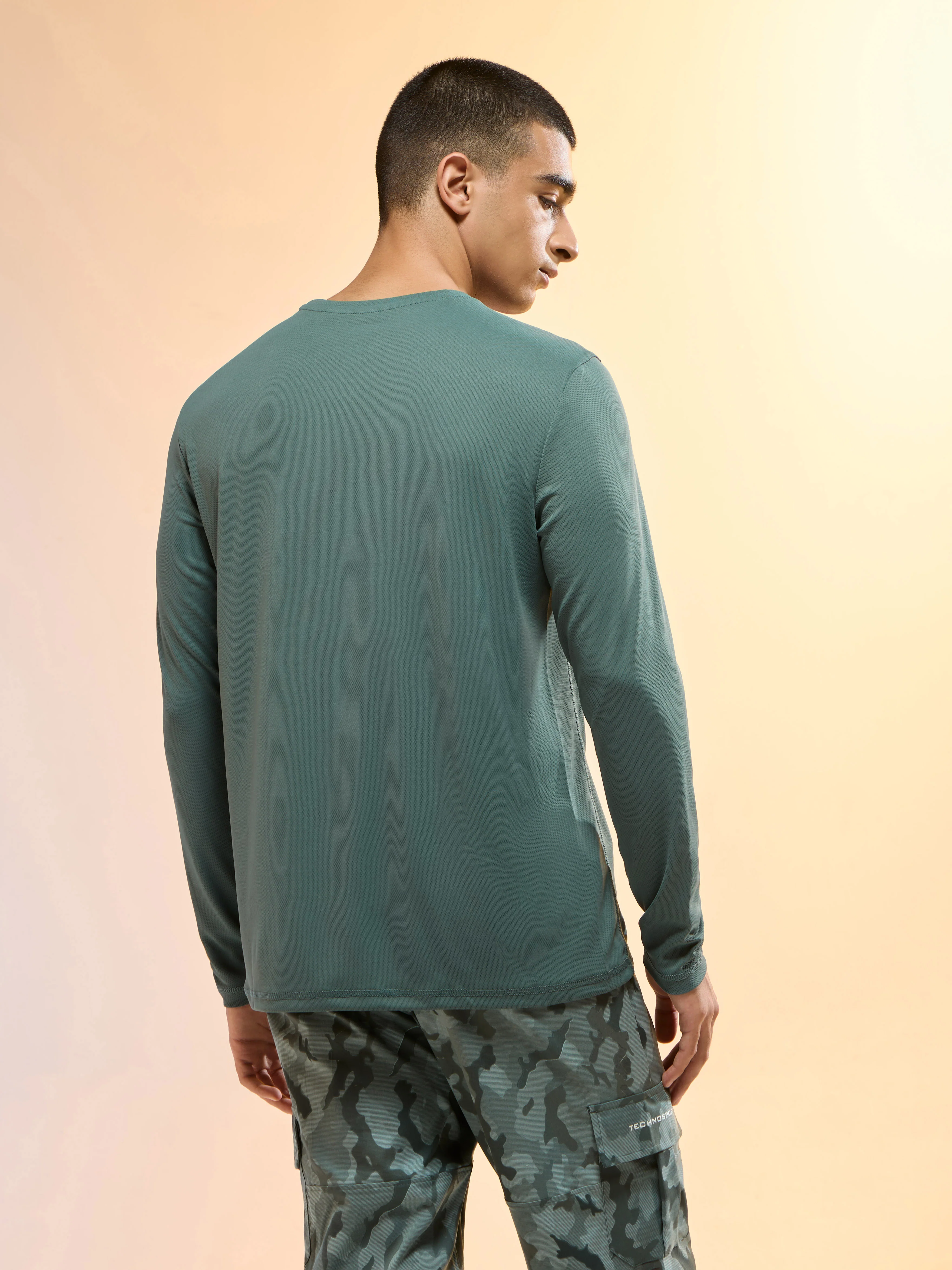 Men Solid Slim Fit Crew Neck T-shirt with TECHNO COOL+ - Image 3