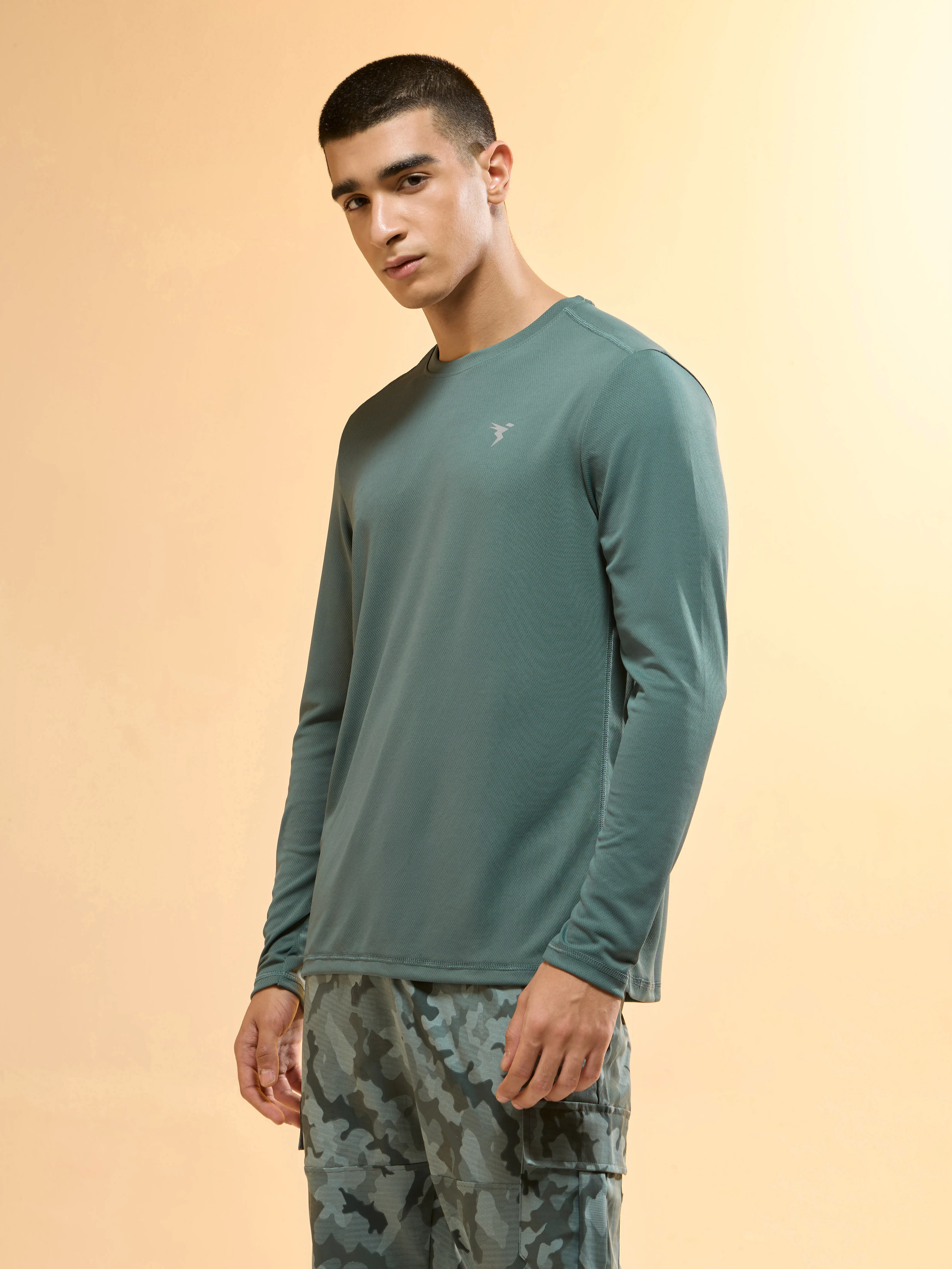 Men Solid Slim Fit Crew Neck T-shirt with TECHNO COOL+ - Image 4