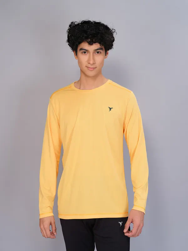 Men Solid Slim Fit Crew Neck T-shirt with TECHNO COOL+