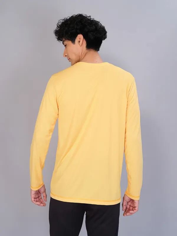Men Solid Slim Fit Crew Neck T-shirt with TECHNO COOL+ - Image 2
