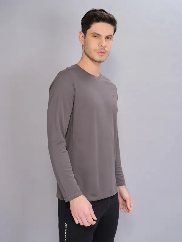Men Solid Slim Fit Crew Neck T-shirt with TECHNO COOL+ - Image 3