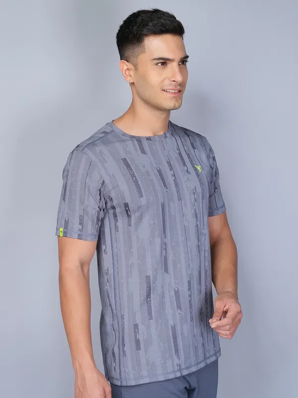 Men Jacquard Slim Fit Crew Neck T-shirt with DOUBLE COOL - Image 8
