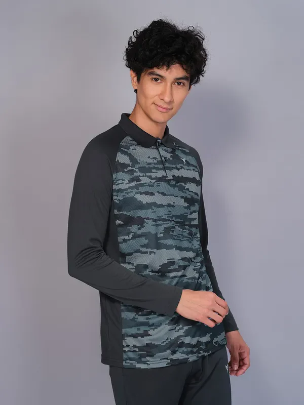 Men Colorblock Slim Fit Polo T-shirt with TECHNO GUARD - Image 6