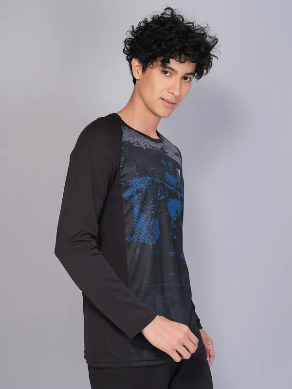 Men Geometric Slim Fit Crew Neck T-shirt with TECHNO COOL - Image 4