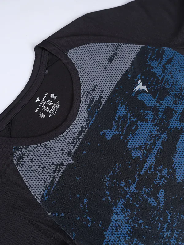 Men Geometric Slim Fit Crew Neck T-shirt with TECHNO COOL - Image 6
