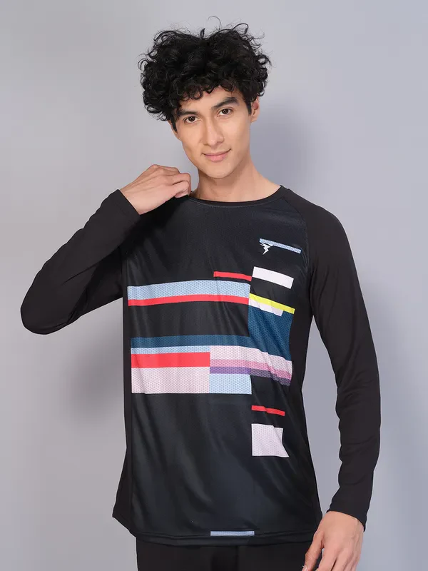 Men Geometric Slim Fit Crew Neck T-shirt with TECHNO COOL - Image 4