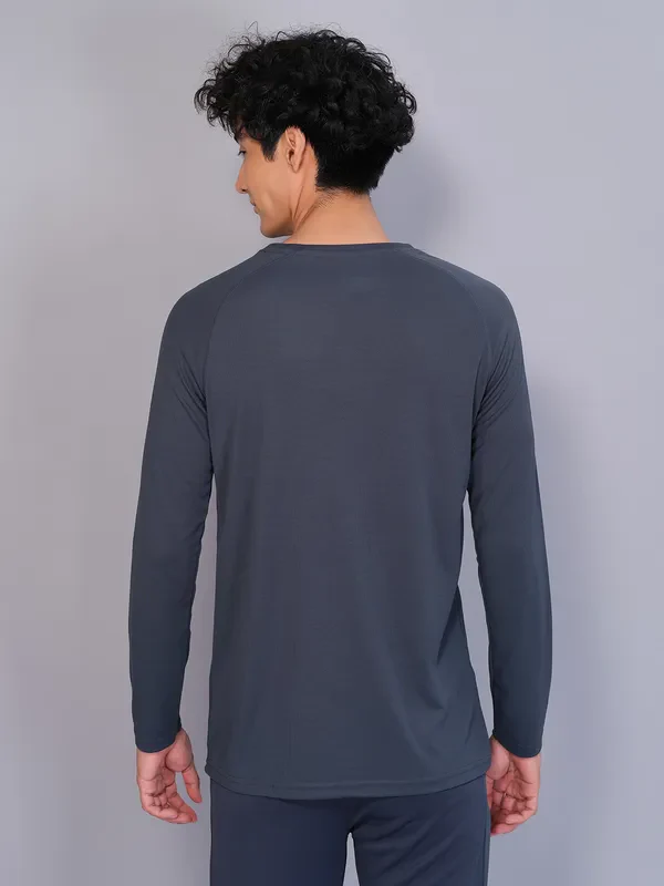 Men Geometric Slim Fit Crew Neck T-shirt with TECHNO COOL - Image 3