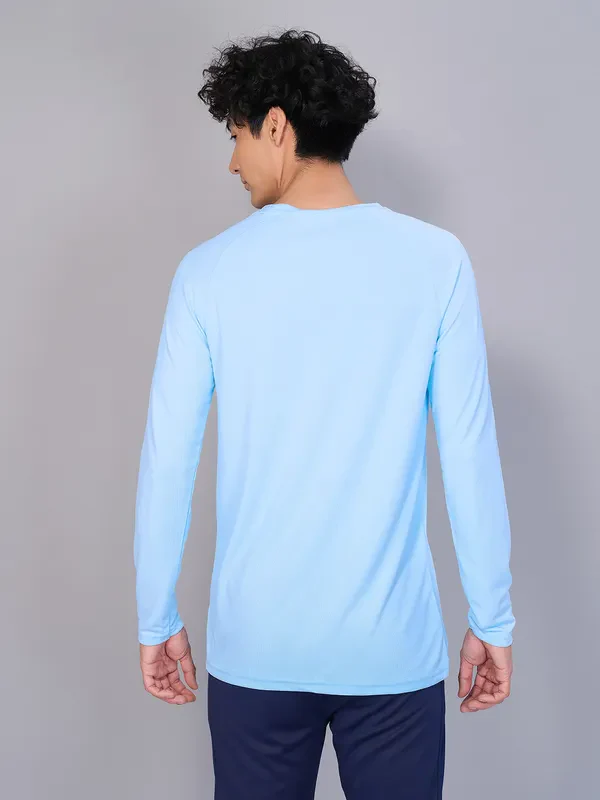 Men Geometric Slim Fit Crew Neck T-shirt with TECHNO COOL - Image 3