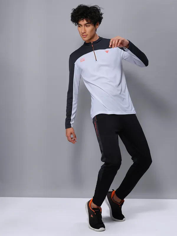 Men Colorblock Slim Fit Mock Neck T-shirt with TECHNO COOL - Image 4