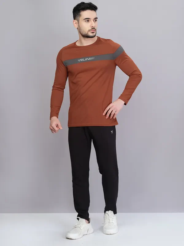 Men Colorblock Slim Fit Crew Neck T-shirt with TECHNO COOL+ - Image 4