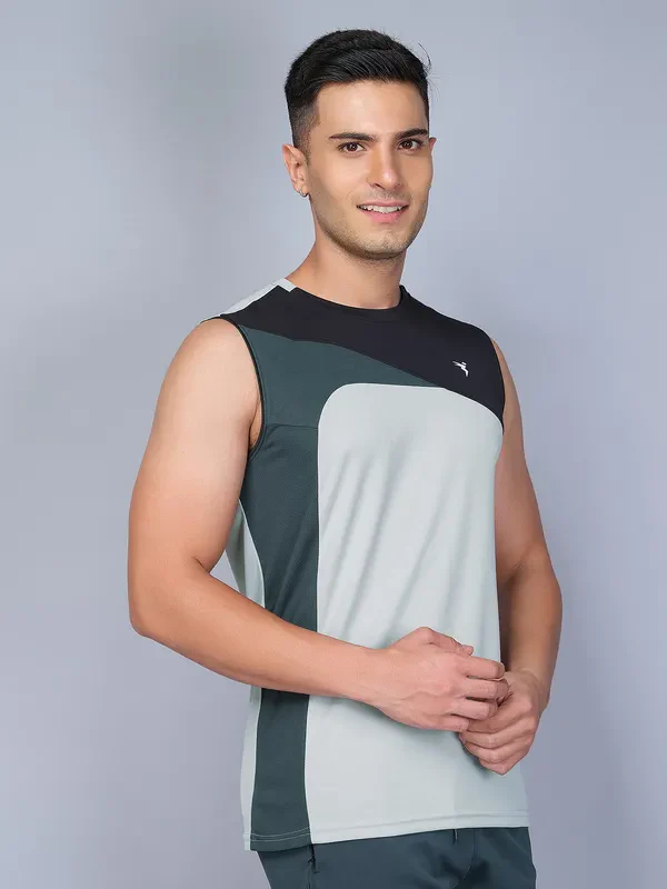 Men Colorblock Slim Fit Crew Neck Innerwear Vest with TECHNO COOL - Image 6