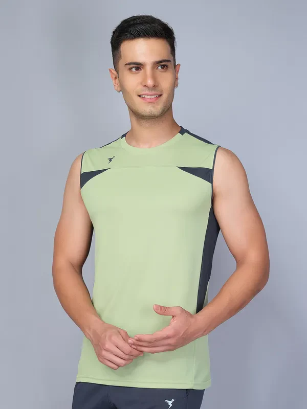Men Colorblock Slim Fit Crew Neck Innerwear Vest with TECHNO COOL