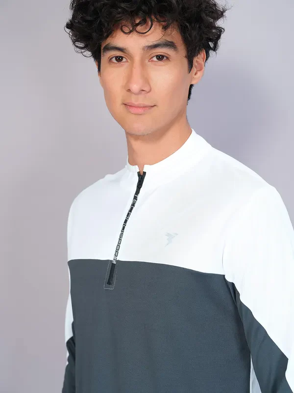 Men Colorblock Slim Fit Mock Neck T-shirt with TECHNO COOL - Image 4