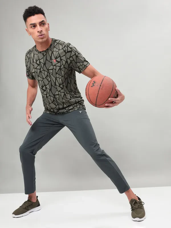 Men Solid Relax Fit Joggers with TECHNOLITE - Image 4