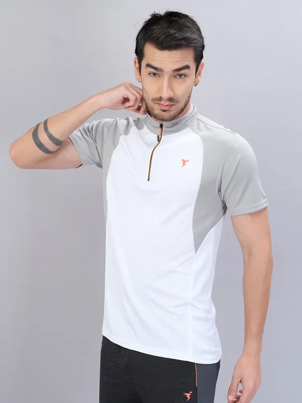Men Colorblock Slim Fit Mock Neck T-shirt with TECHNO COOL+