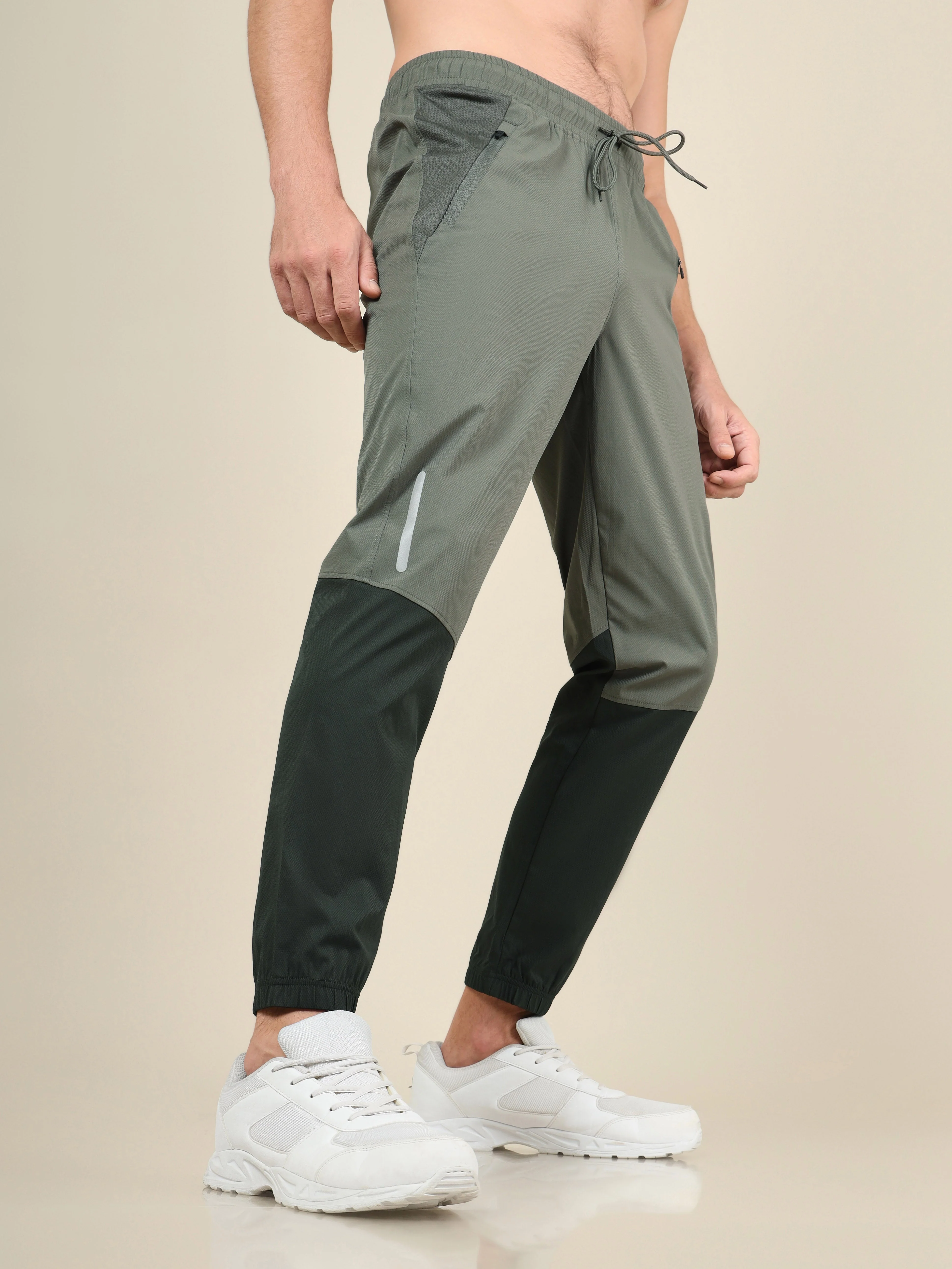Men Colorblock Slim Fit Joggers with TECHNOLITE STRETCH - Image 3