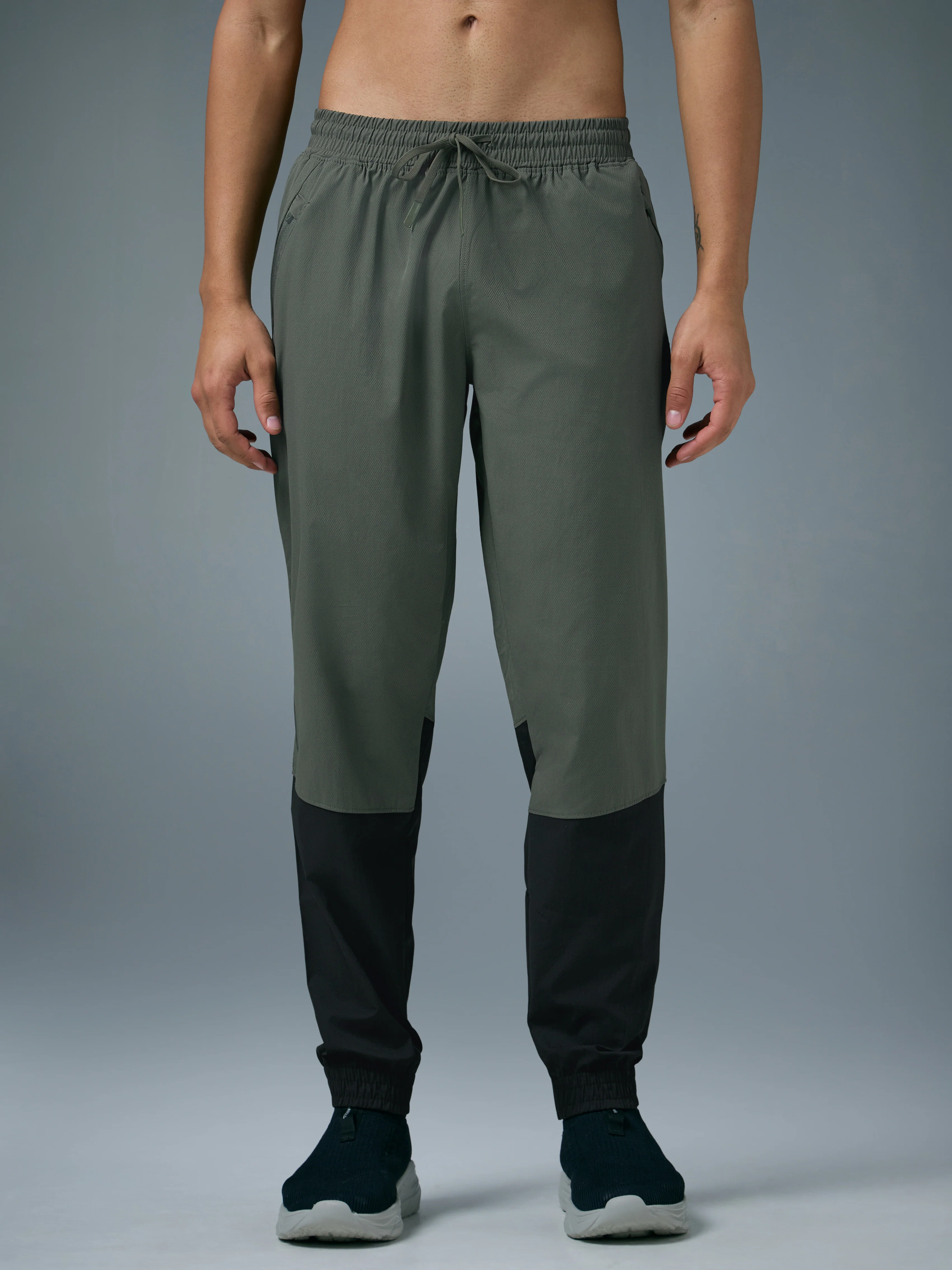 Men Colorblock Slim Fit Joggers with TECHNOLITE STRETCH - Image 2
