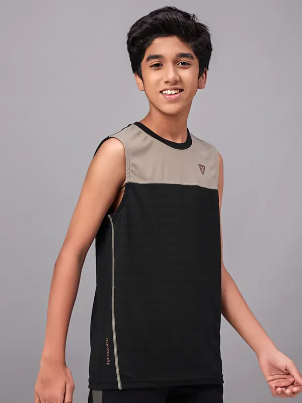 Boys Colorblock Slim Fit Crew Neck T-shirt with TECHNO GUARD - Image 3