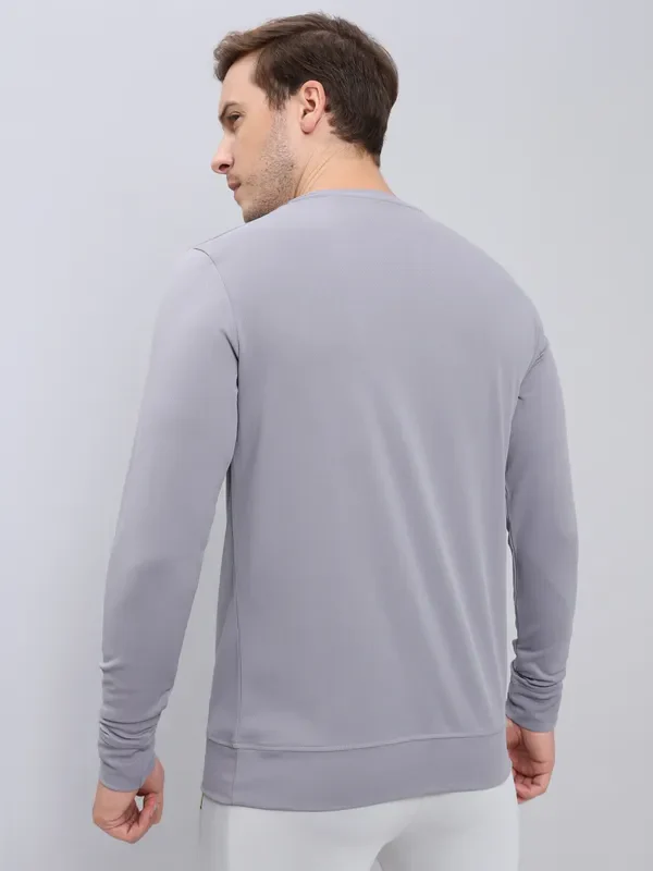 Men Solid Slim Fit Crew Neck T-shirt with ELASTO PLUS - Image 4
