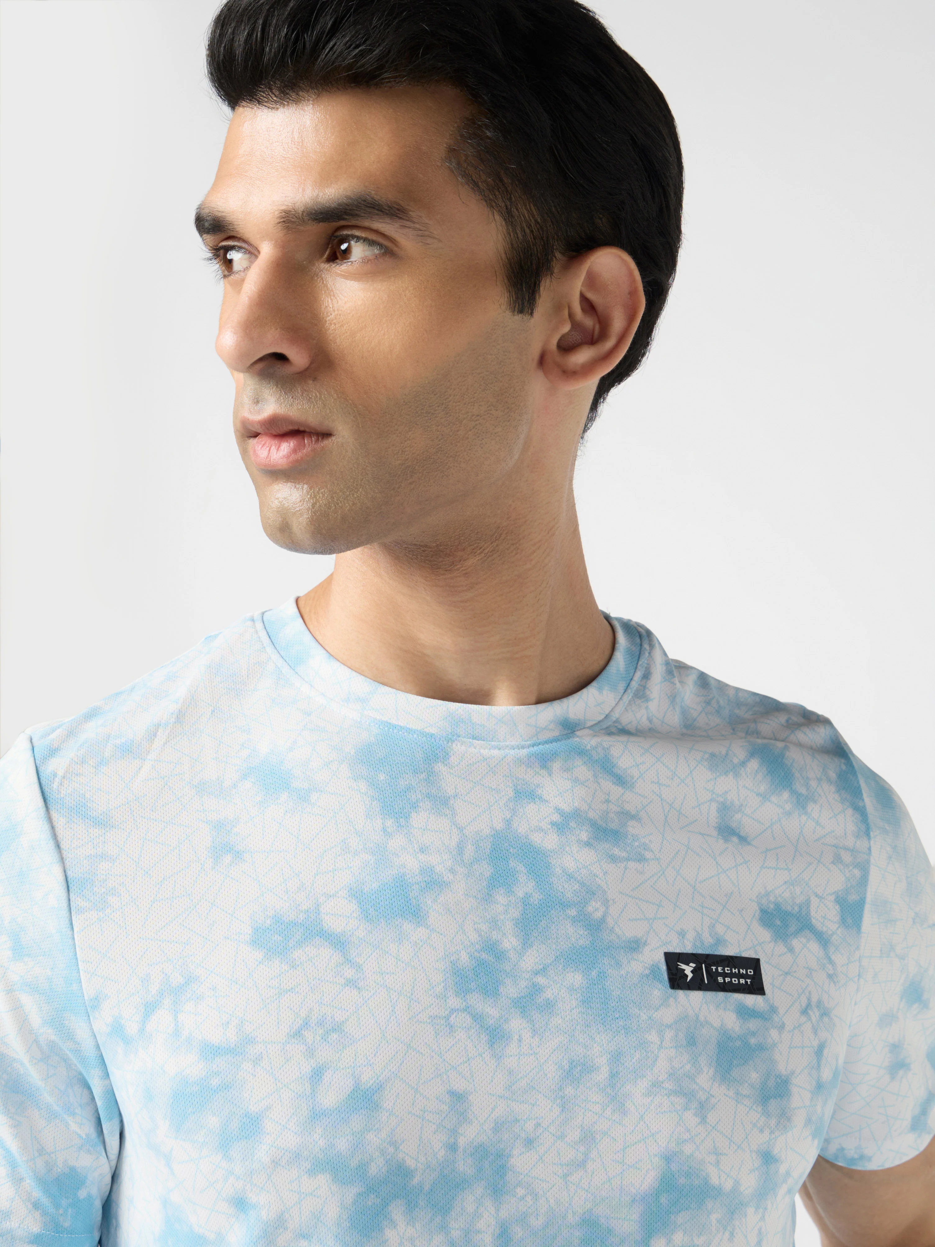 Men Abstract Print Slim Fit Crew Neck T-shirt with TECHNO COOL+ - Image 6