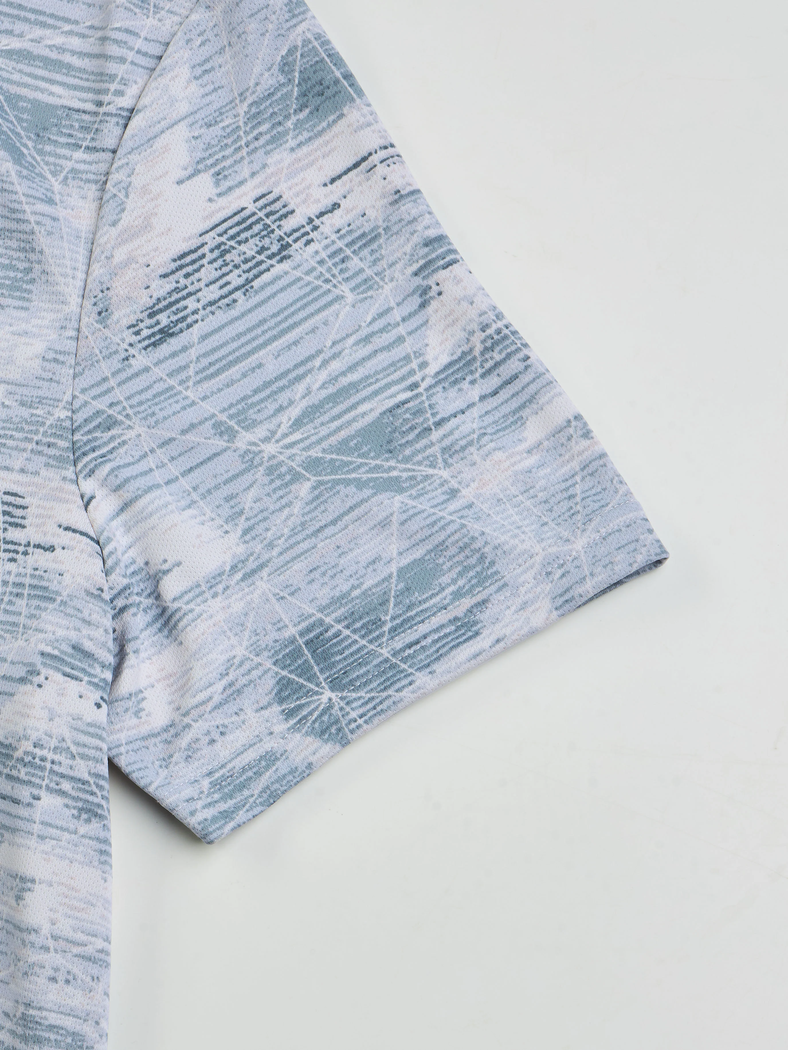 Men Abstract Print Slim Fit Crew Neck T-shirt with TECHNO COOL+ - Image 8