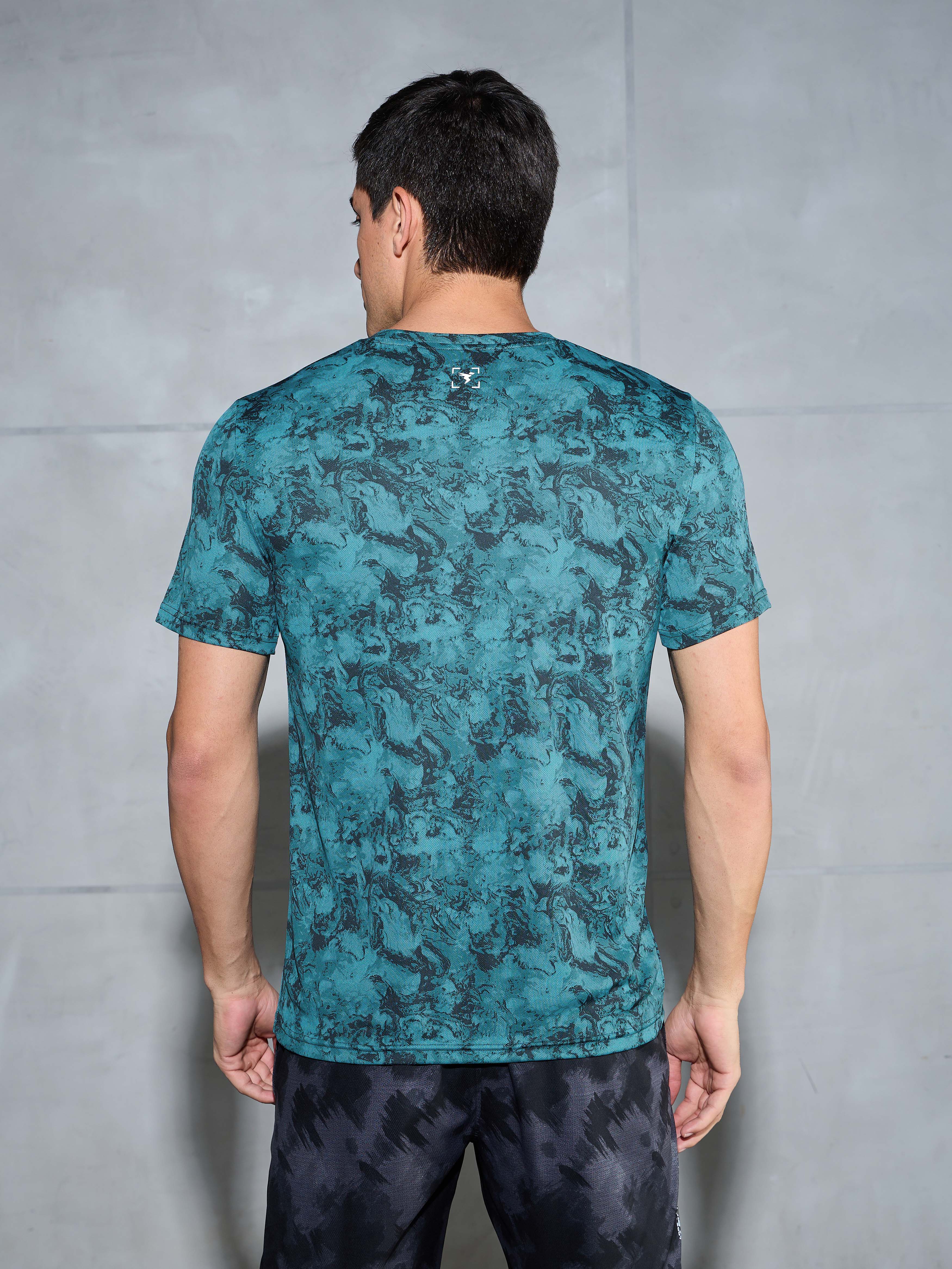 Men Abstract Print Slim Fit Crew Neck T-shirt with TECHNO COOL+ - Image 3