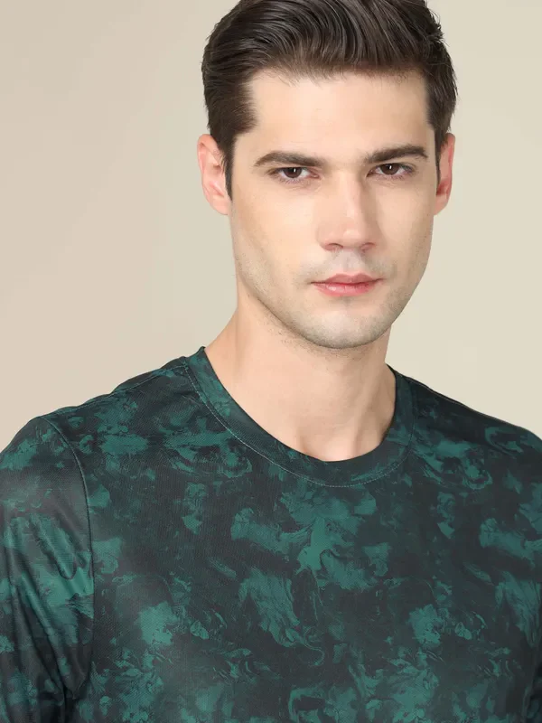 Men Abstract Print Slim Fit Crew Neck T-shirt with TECHNO COOL+ - Image 8