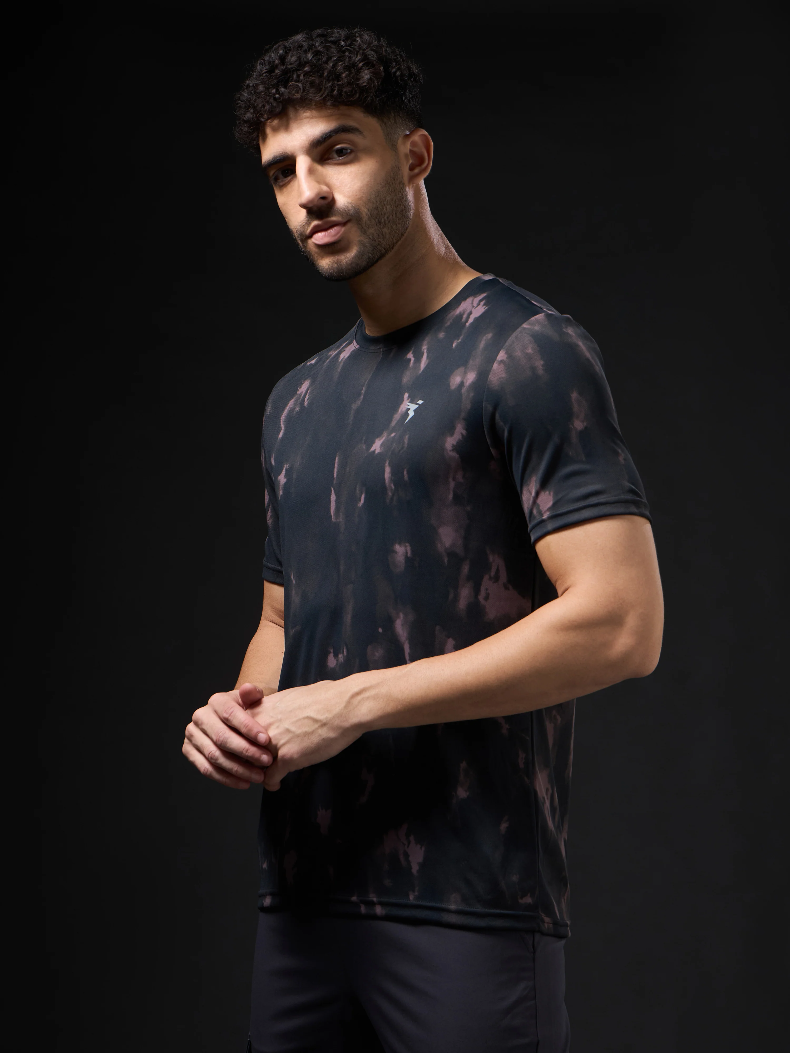 Men Abstract Print Slim Fit Crew Neck T-shirt with TECHNO COOL+ - Image 4