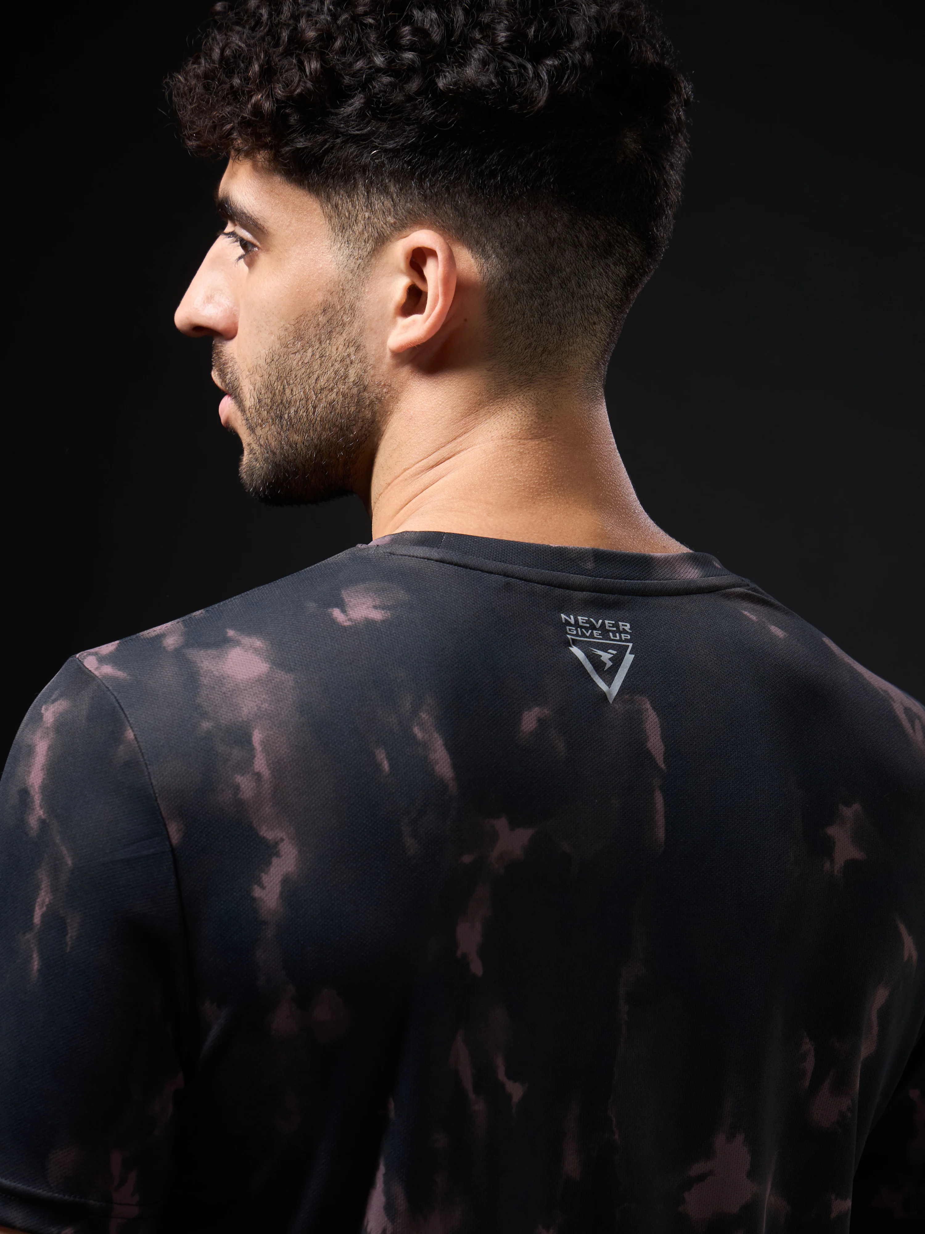 Men Abstract Print Slim Fit Crew Neck T-shirt with TECHNO COOL+ - Image 7