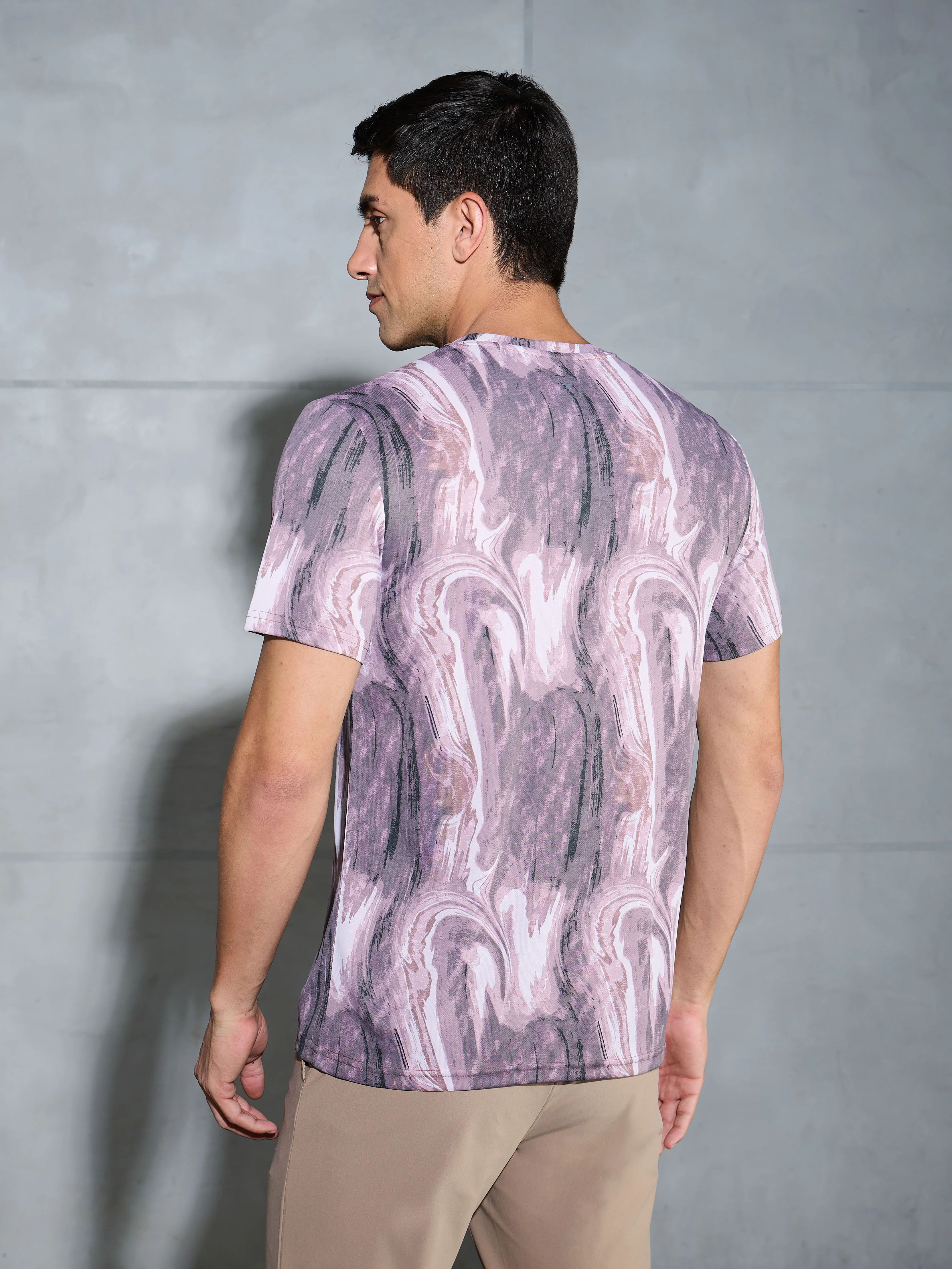 Men Abstract Print Slim Fit Crew Neck T-shirt with TECHNO COOL+ - Image 3