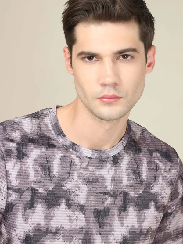 Men Abstract Print Slim Fit Crew Neck T-shirt with TECHNO COOL+ - Image 7