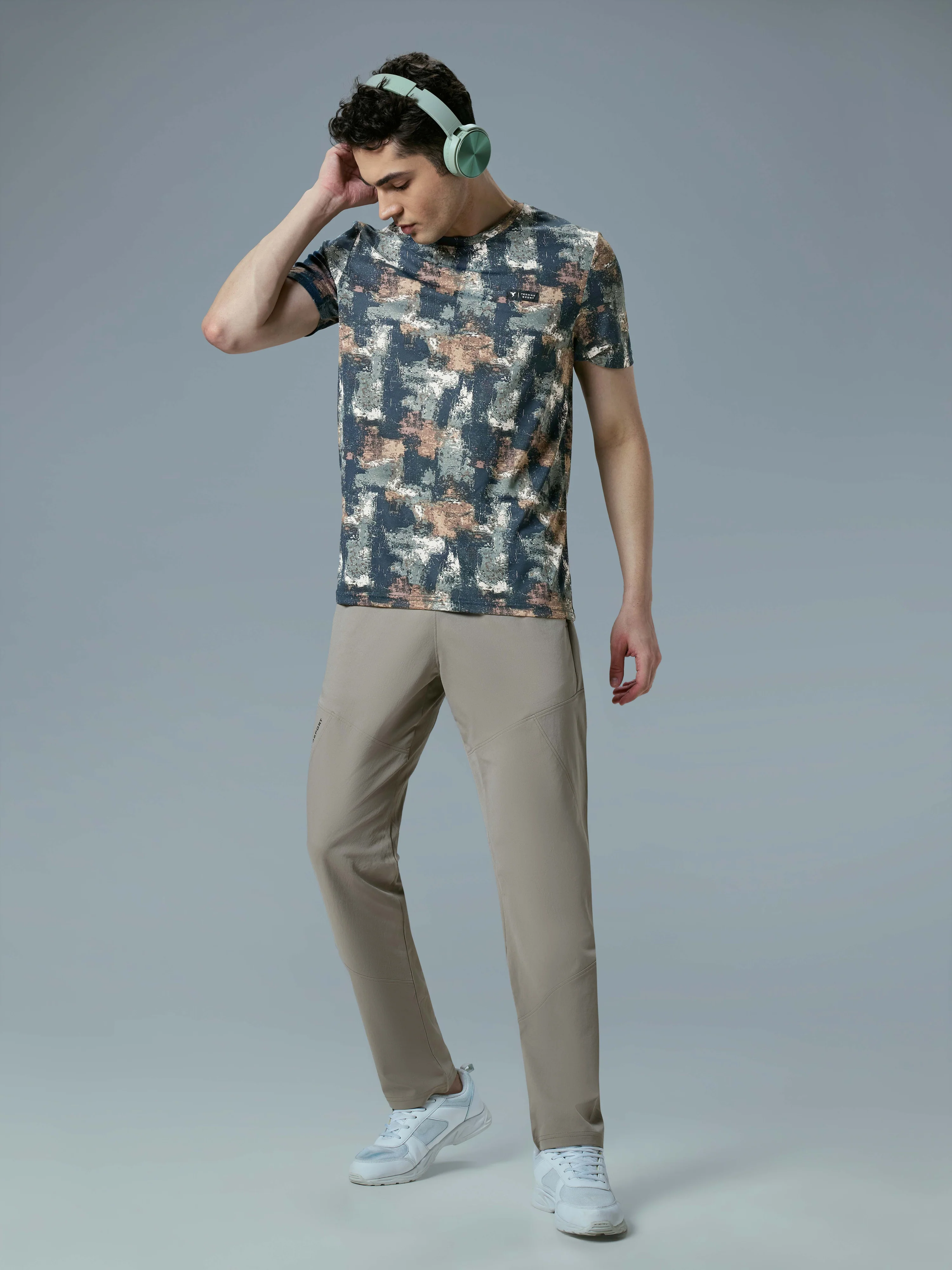 Men Abstract Print Slim Fit Crew Neck T-shirt with TECHNO COOL+ - Image 5