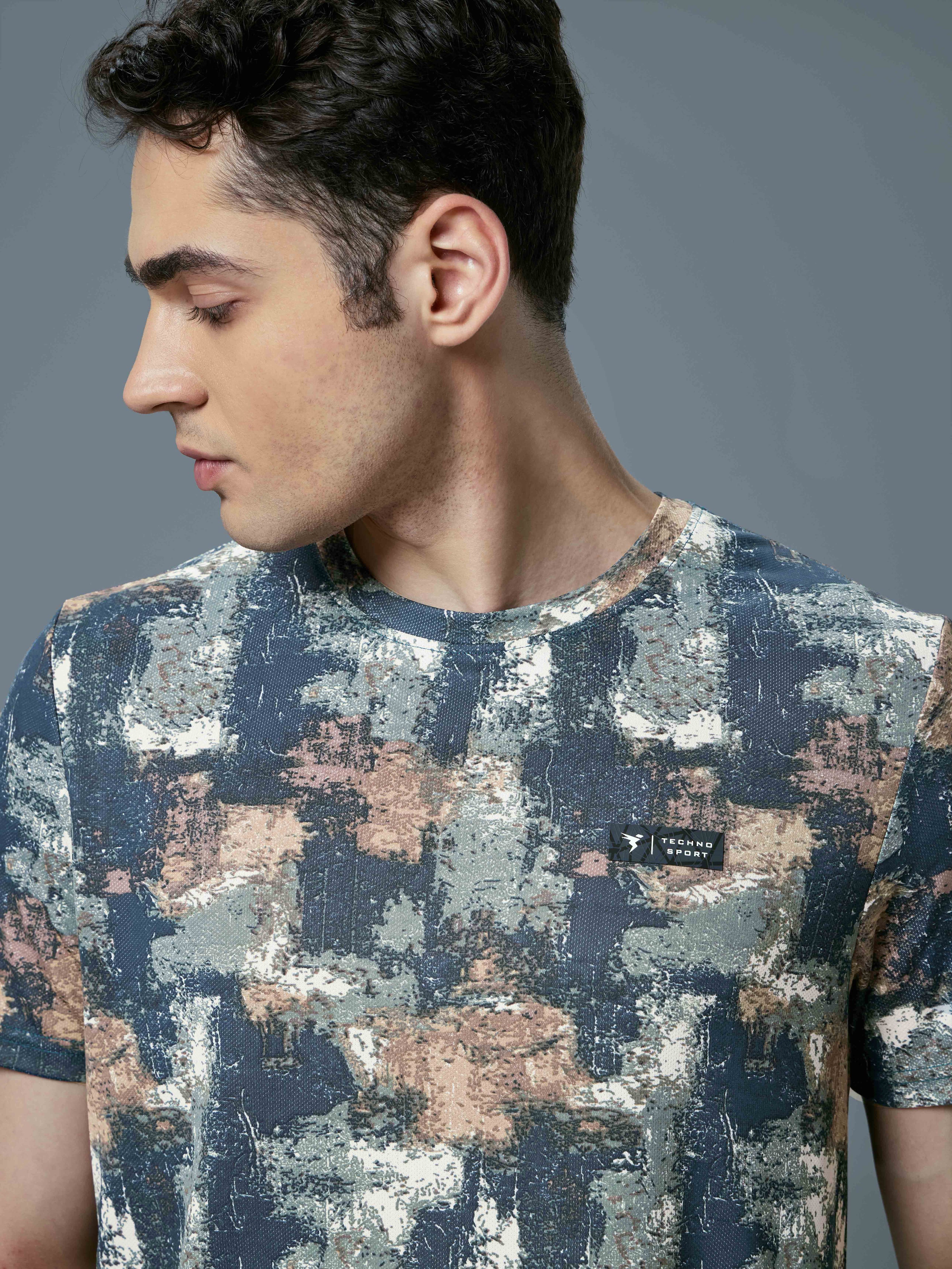 Men Abstract Print Slim Fit Crew Neck T-shirt with TECHNO COOL+ - Image 6