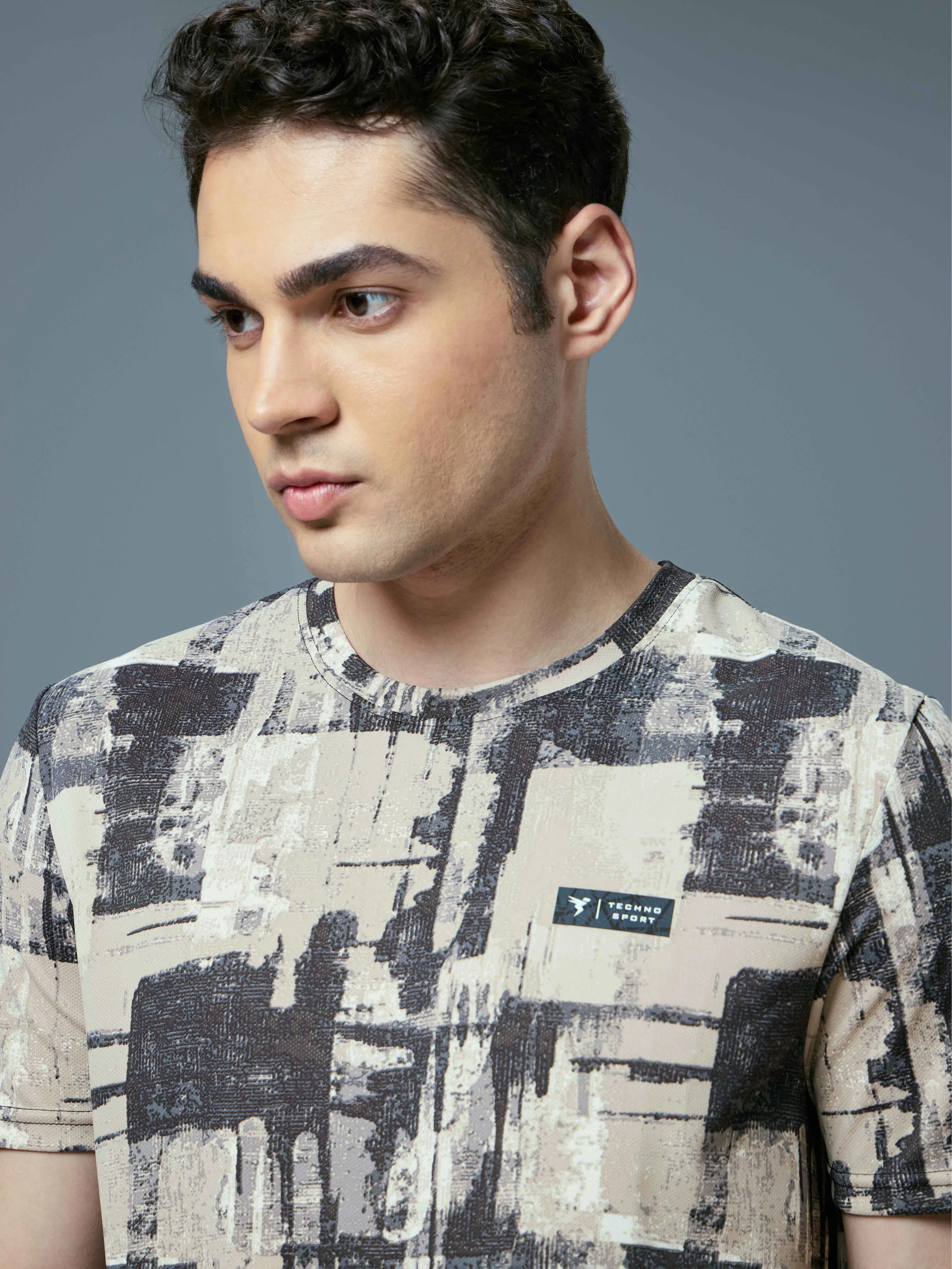 Men Abstract Print Slim Fit Crew Neck T-shirt with TECHNO COOL+ - Image 6