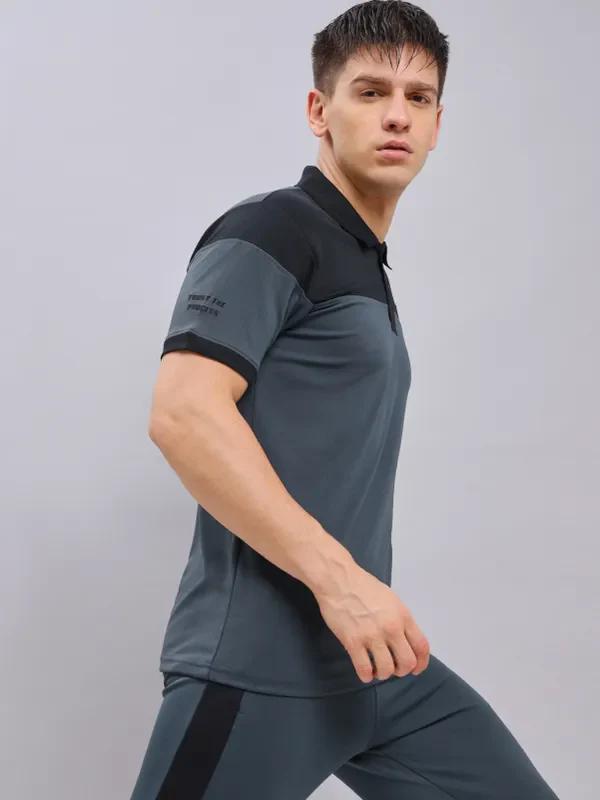 Men Colorblock Slim Fit Polo T-shirt with TECHNO DRY - Image 4